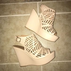 Tan/Nude Wedges